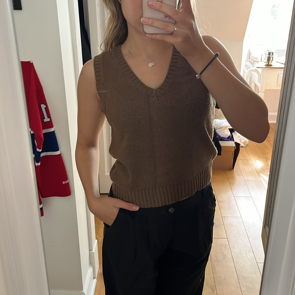Brandy Melville one-size brown shirt